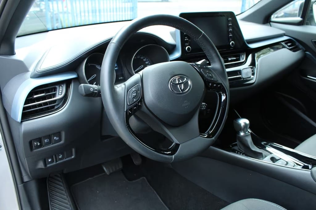Toyota C-HR Hybrid Team D