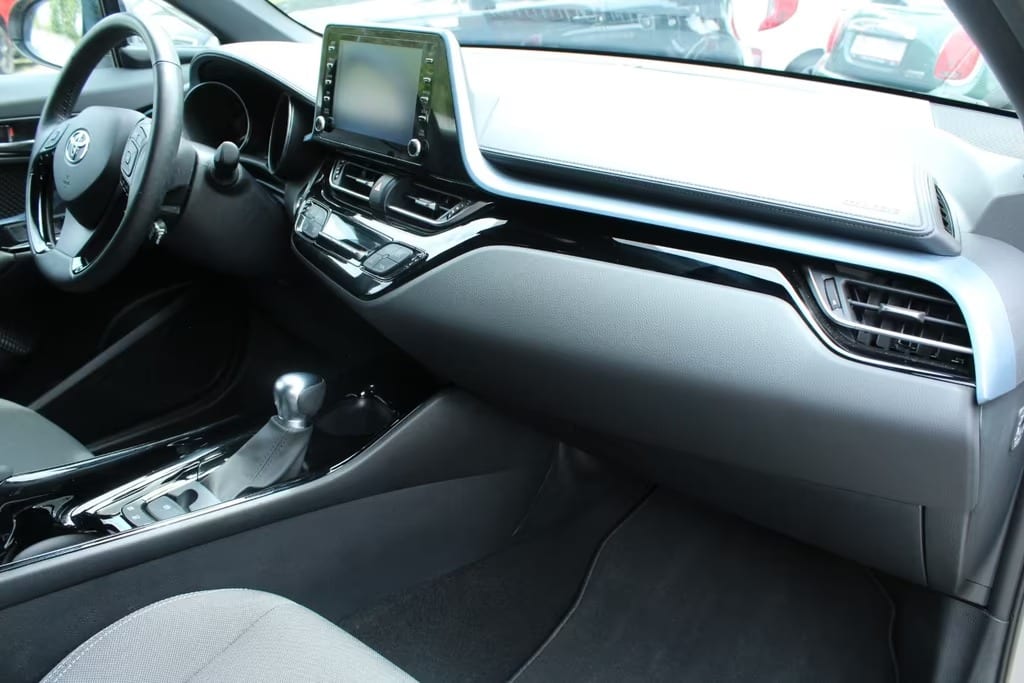 Toyota C-HR Hybrid Team D