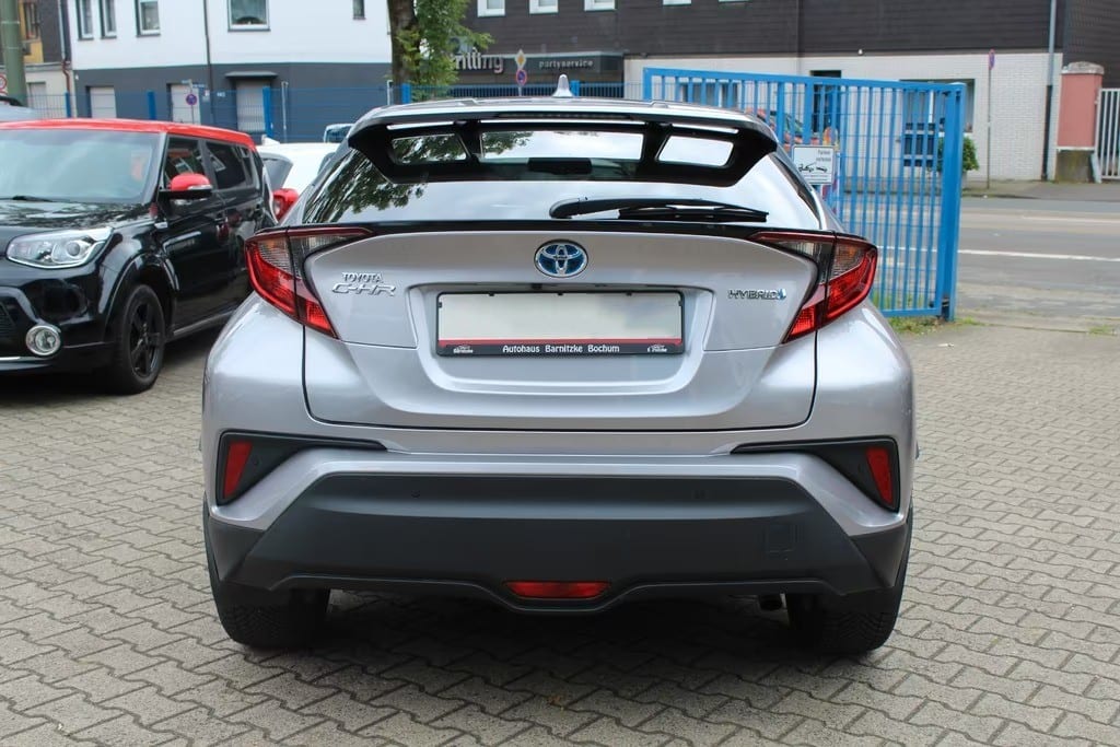 Toyota C-HR Hybrid Team D