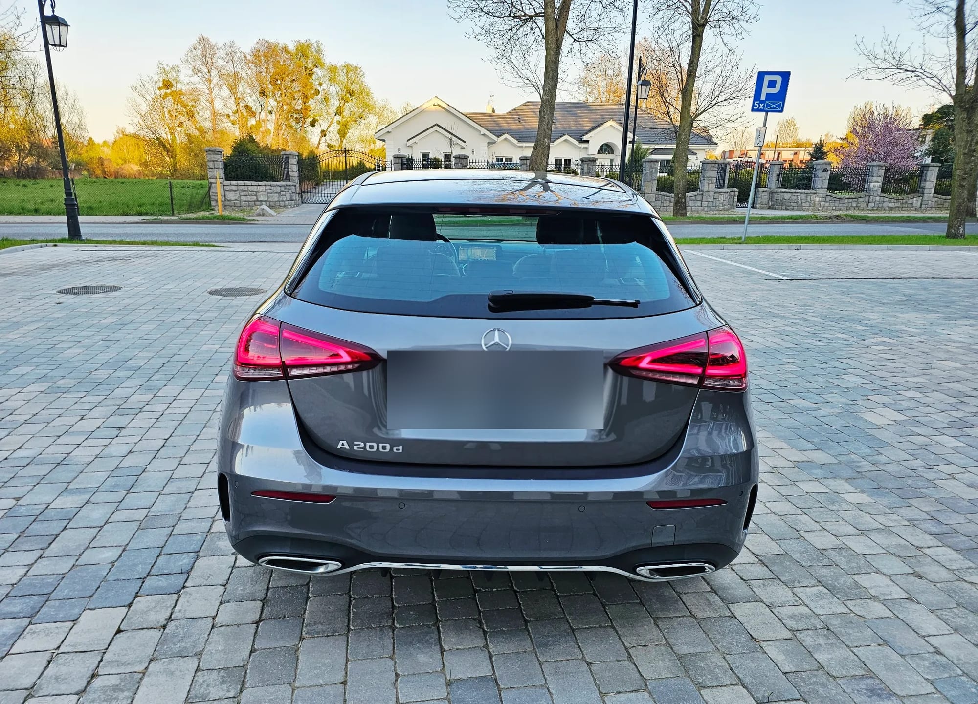 Mercedes-Benz A 200 d AMG Line